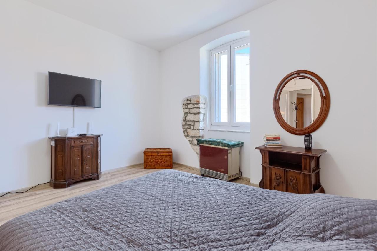 Apartma Large In Centre Pula! *