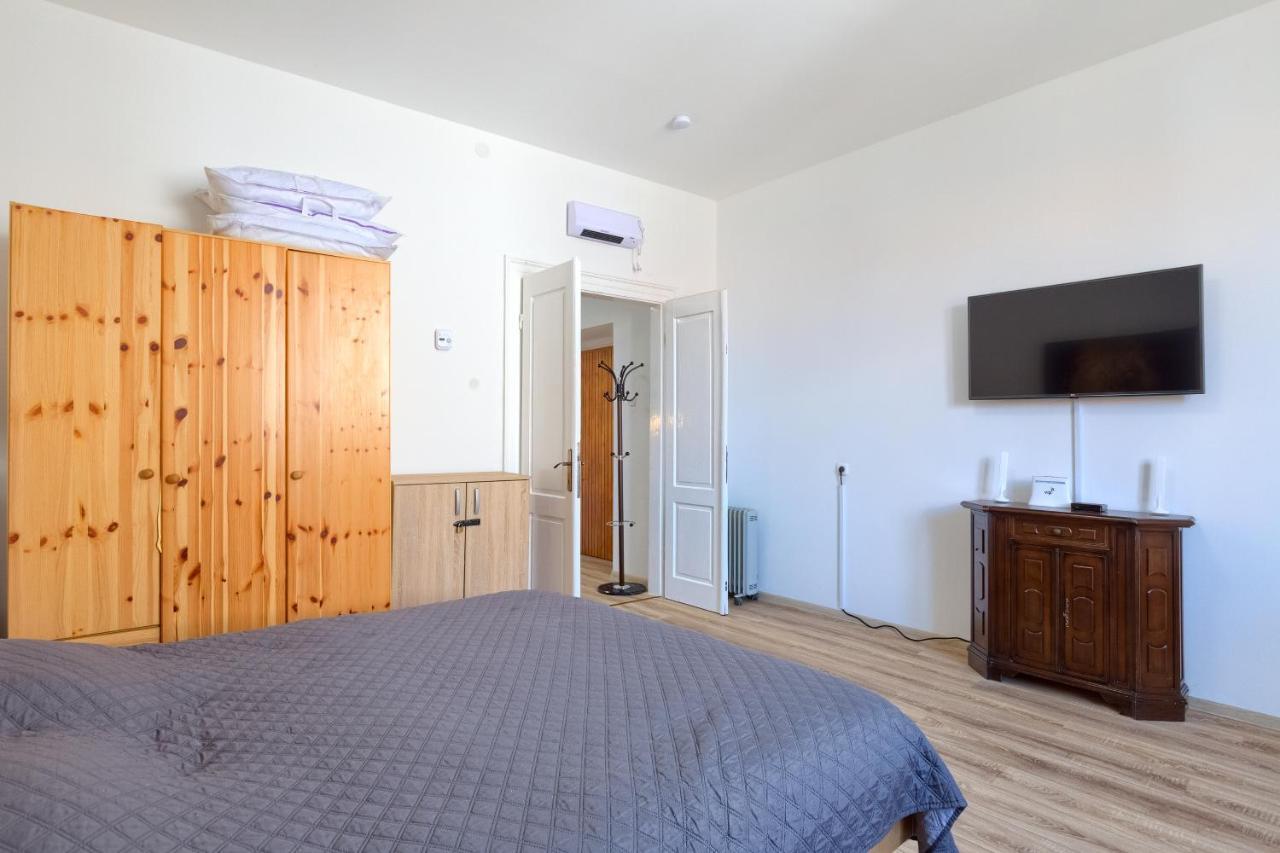 Apartma Large In Centre Pula! *